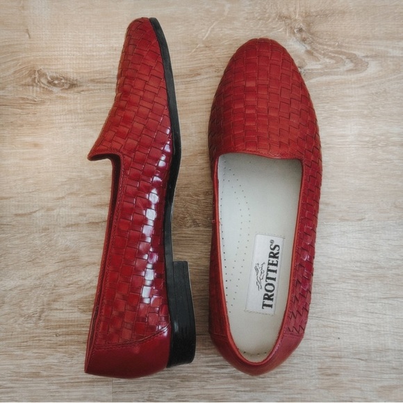 NWOT Trotters- Liz Red Woven Loafers 7.5W - Picture 4 of 16